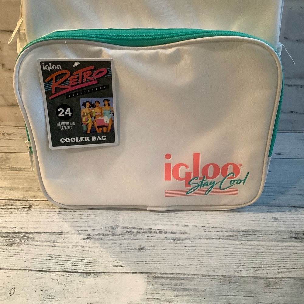 Igloo Retro Backpack Cooler - Picture 3 of 9